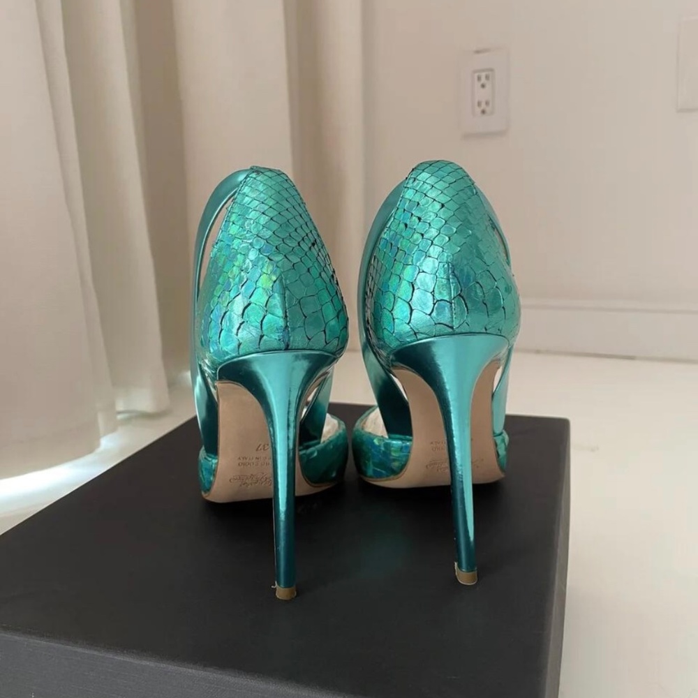 High heels - Picture 3 of 12